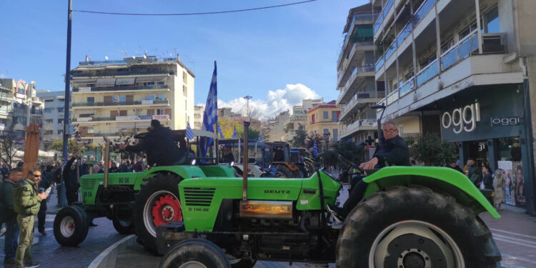 Συγκέντρωση- συλλαλητήριο με τρακτέρ στο κέντρο του Αγρινίου