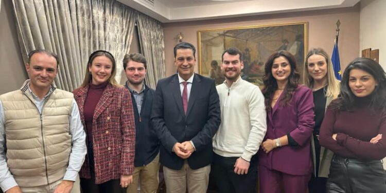 Σε όμορφο κλίμα πραγματοποιήθηκε η πρώτη συνεδρίαση του νεοσύστατου Δημοτικού Συμβουλίου Νέων του Δήμου Αγρινίου