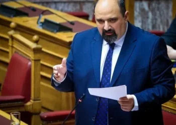 Παραιτείται ο Τριαντόπουλος – Σενάρια ανασχηματισμού