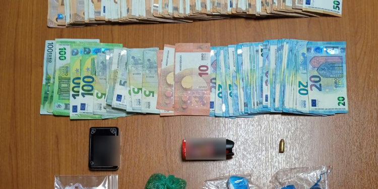 Συνελήφθησαν δύο άτομα στην Αιτωλοακαρνανία για διακίνηση ναρκωτικών