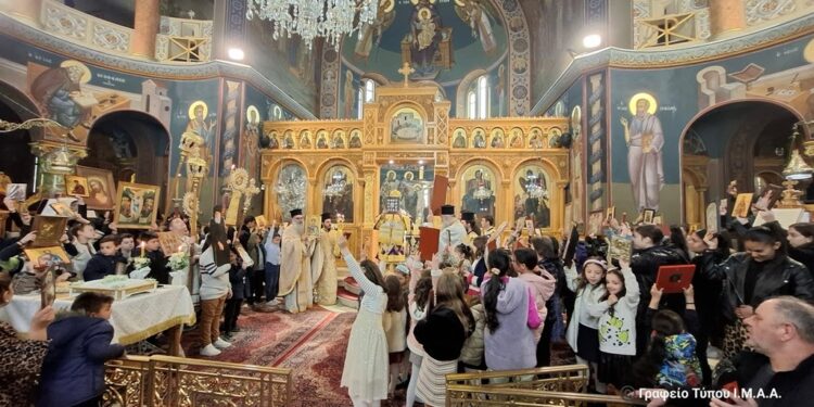 Πλήθος πιστών στο Ναό Αγίου Δημητρίου Αγρινίου σήμερα, Κυριακή της Ορθοδοξίας