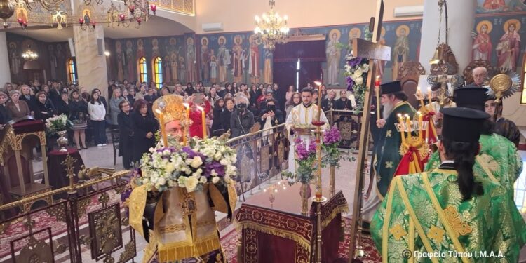Αγρίνιο:Ναός Αγίων Κωνσταντίνου και Ελένης, Πανηγυρικά εορτάσθηκε η Κυριακή της Σταυροπροσκυνήσεως