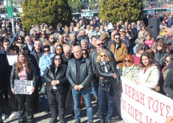 Μεγάλη η συγκέντρωση και στην Αμφιλοχία για τα δύο χρόνια από την τραγωδία των Τεμπών