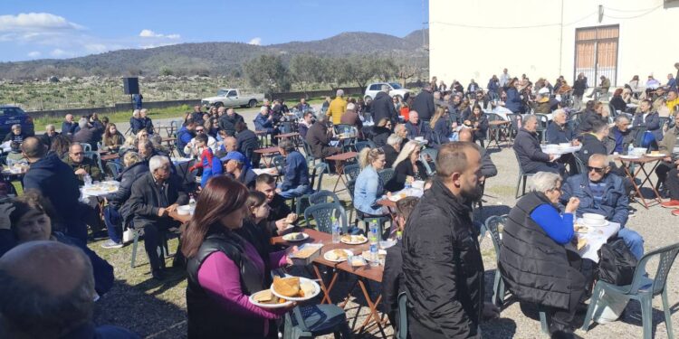 Σε ρυθμούς Καθαράς Δευτέρας οι Αιτωλοακαρνάνες- Κούλουμα με σαρακοστιανά και μουσική