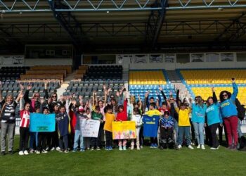 Το Δημοτικό Σχολείο Καλυβίων στο Γήπεδο του Παναιτωλικού