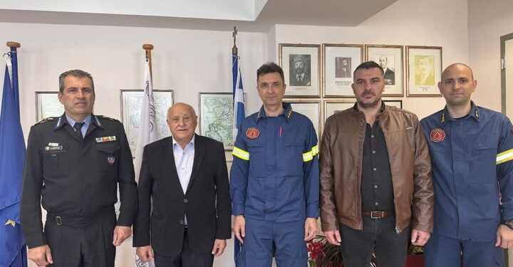 Επίσκεψη του Υποστράτηγου της Πυροσβεστικής Χριστόφορου Μπόκα στον Δήμαρχο Λευκάδας για τον Σχεδιασμό Πολιτικής Προστασίας