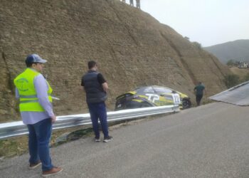 Ανατράπηκε όχημα στην 1η Ανάβαση στην περιοχή του Καστρακίου Αγρινίου-Όλα καλά για τον οδηγό του