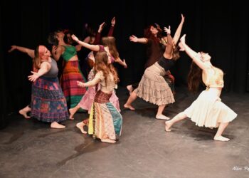 Με επιτυχία η παράσταση «Βάτραχοι» του Αριστοφάνη του Καλλιτεχνικού Σχολείου Μεσολογγίου, στο ΔΗΠΕΘΕ Αγρινίου