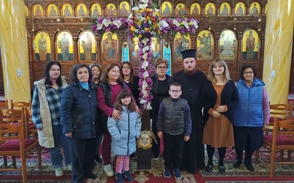 Προετοιμασίες στην Αμφιλοχία για την Κυριακή της Σταυροπροσκυνήσεως|Σε εορταστική ατμόσφαιρα, μέσα στα άνθη ο Τίμιος Σταυρός!