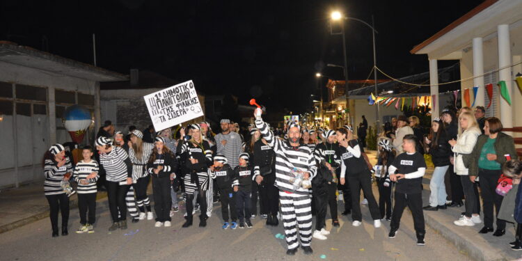 Πλήθος καρναβαλιστών και επισκεπτών στο 3ο Παναιτωλιώτικο καρναβάλι