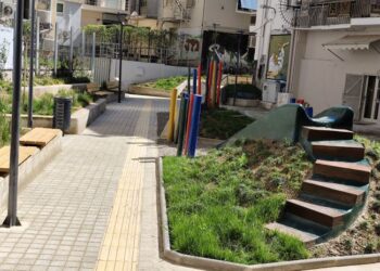 Παραδόθηκε η πλατεία παραπλεύρως της πλατείας Δημοκρατίας, μεταξύ των οδών Μπαϊμπά και Σταϊκου