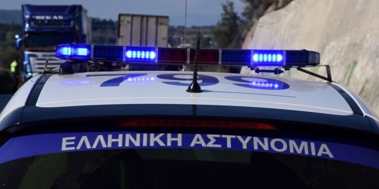 Σύγκρουση ΙΧ με λεωφορείο στην Αθηνών-Κορίνθου – Κυκλοφοριακή συμφόρηση