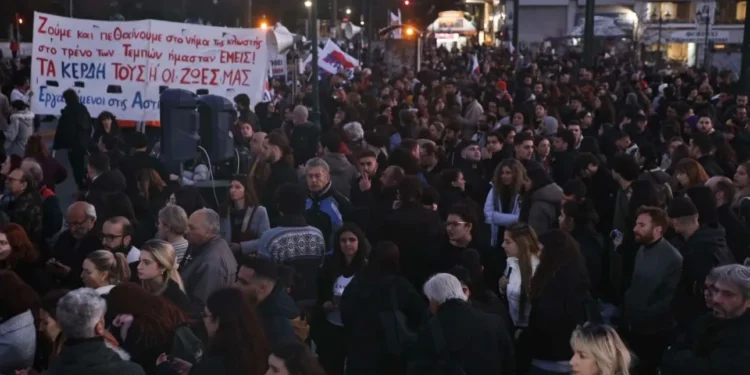 Live Μετάδοση της Συγκέντρωσης για τα Τέμπη στην Αθήνα