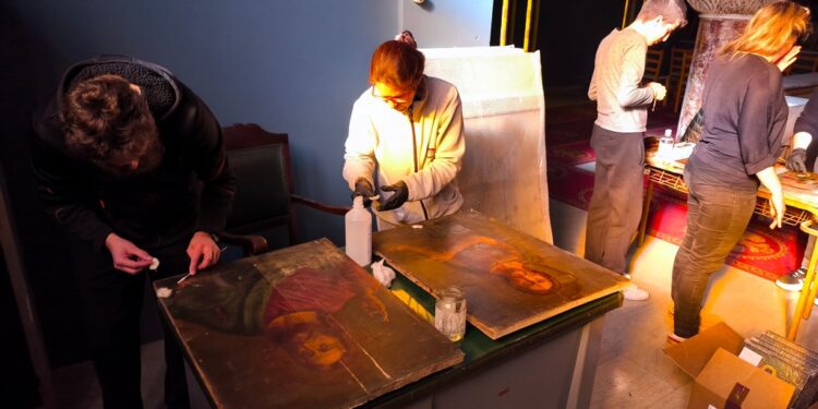 Συντήρηση εικόνων από τους σπουδαστές Συντήρησης Έργων Τέχνης της ΣΑΕΚ Μεσολογγίου