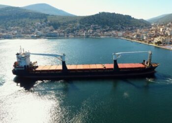 Μεγάλο εμπορικό πλοίο 145 μ. στο λιμάνι της Αμφιλοχίας