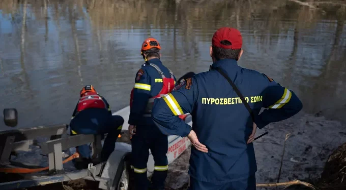 Τραγωδία : Αυτοκίνητο έπεσε σε κανάλι – Μια ανήλικη χωρίς τις αισθήσεις της και 2 τραυματίες