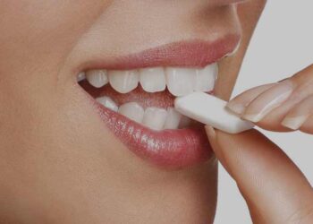 Ανατροπή με την τσίχλα: Απελευθερώνει μικροπλαστικά σύμφωνα με έρευνα