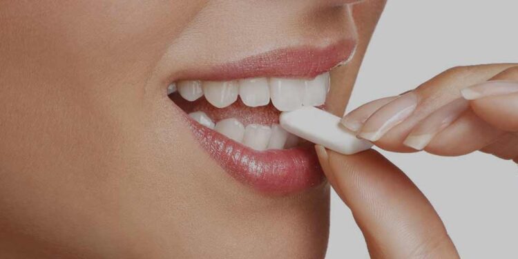 Ανατροπή με την τσίχλα: Απελευθερώνει μικροπλαστικά σύμφωνα με έρευνα