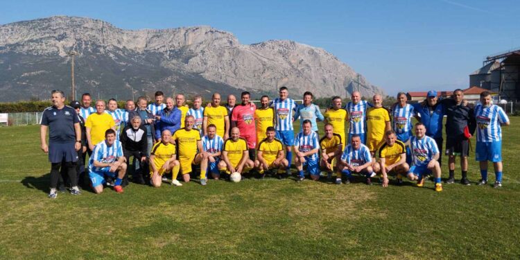 Φιλικός αγώνας μεταξύ των βετεράνων ποδοσφαιριστών της ΑΕΜ και του Άρη Αιτωλικού
