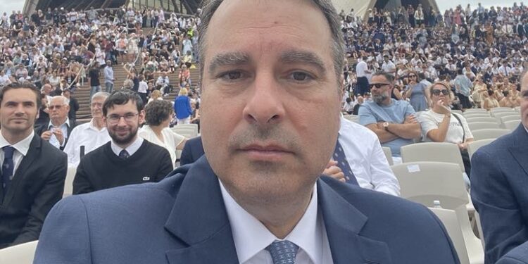 Ο Θανάσης Παπαθανάσης με τους Έλληνες του Σίδνεϊ γιόρτασε την επέτειο της 25ης Μαρτίου