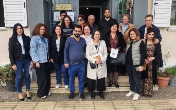 Πασχαλινές λαμπάδες μοίρασε στη «ΓΕΦΥΡΑ» το προσωπικό των Κοινωνικών Δομών του Δήμου Μεσολογγίου