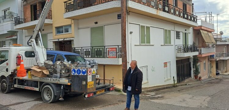 Αγρίνιο: Σε εξέλιξη η εγκατάσταση νέων φωτιστικών σωμάτων τύπου Led