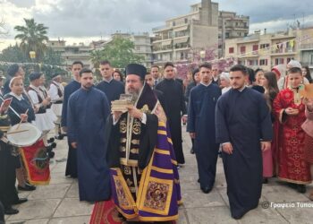 Πλήθος πιστών στην υποδοχή των «Αχράντων Παθών» στον Ι.Ν Αγίας Τριάδας Αγρινίου