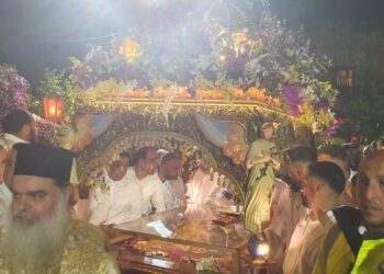 Αγρίνιο: Πλήθος συμμετέχει με κατάνυξη στις περιφορές των Επιταφίων