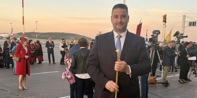 Στις 10 το βράδυ θα φτάσει το Άγιο Φως στην Αιτωλοακαρνανία- Τα σημεία της διανομής