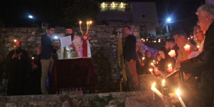 Σε κλίμα κατάνυξης γιορτάστηκε σε όλη τη χώρα η ακολουθία της Αναστάσεως