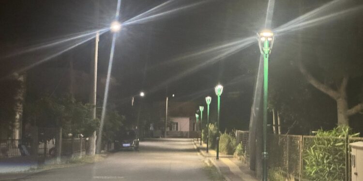 Άλλαξε η εικόνα της οδού Αγίου Γεωργίου στη Βόνιτσα με την φωταγώγησή της