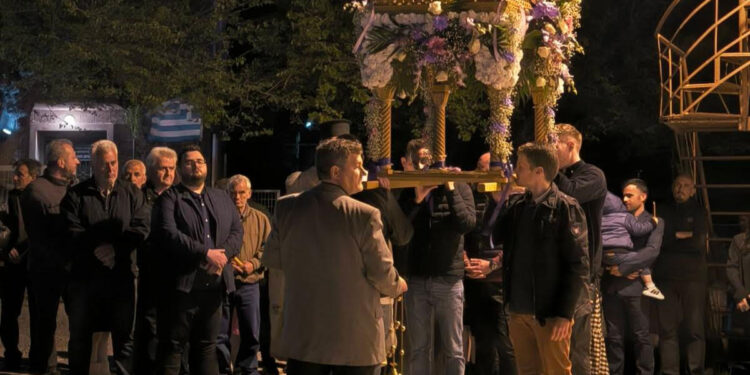 Σε κλίμα κατάνυξης η περιφορά του Επιταφίου στην Σαργιάδα Αγρινίου