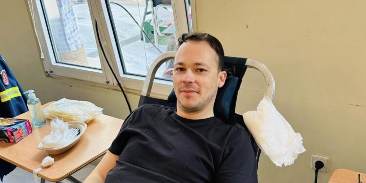 Γιορτάζει ο Μίλτος Ζαμπάρας και αντί να δεχθεί έκανε δώρο!