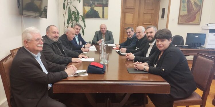 Συνάντηση στη Βουλή για την διαγραφή και ελάφρυνση οφειλών προς τους δήμους, τις ΔΕΥΑ και τα ΝΠΔΔ των δήμων