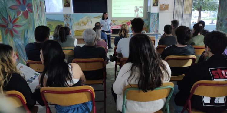 Οι μαθητές του Εσπερινού Γυμνασίου – Γενικού Λυκείου Αγρινίου ενημερώθηκαν για την εθελοντική αιμοδοσία ως αξία και ως διαδικασία