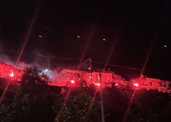 Κλίμα μυσταγωγίας & κατάνυξης στη Σπολάιτα Αγρινίου με τις  εκατοντάδες δάδες