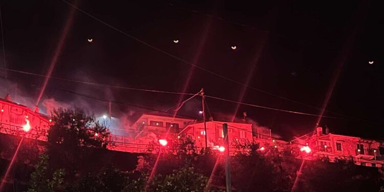 Κλίμα μυσταγωγίας & κατάνυξης στη Σπολάιτα Αγρινίου με τις εκατοντάδες δάδες