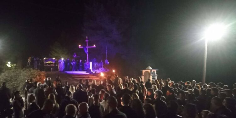 Κλίμα μυσταγωγίας & κατάνυξης στη Σπολάιτα Αγρινίου με τις  εκατοντάδες δάδες