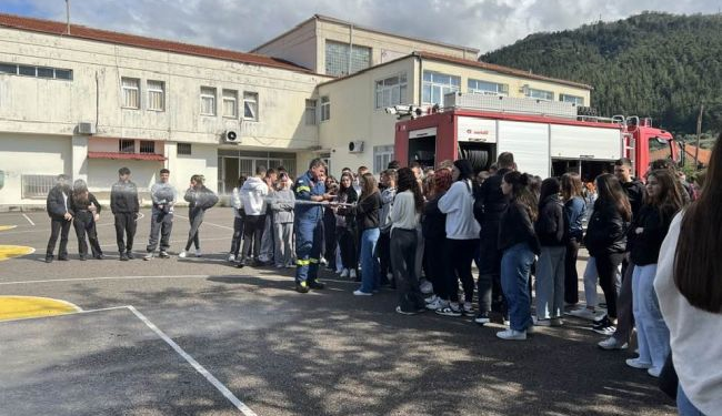 Ενημερωτική δράση της Πυροσβεστικής Υπηρεσίας Αγρινίου στο Γενικό Λύκειο Παραβόλας