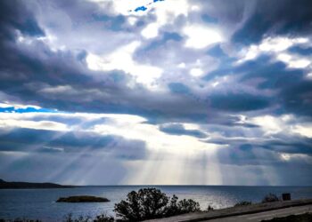 Άστατος ο καιρός την Κυριακή – Πτώση θερμοκρασίας από την επόμενη εβδομάδα