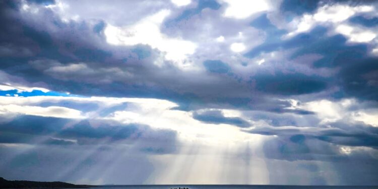 Άστατος ο καιρός την Κυριακή – Πτώση θερμοκρασίας από την επόμενη εβδομάδα