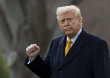 Τραμπ για δασμούς: «Κρατάτε γερά, το αποτέλεσμα θα είναι ιστορικό» – Μπαράζ αντιδράσεων, σε σοκ οι αγορές