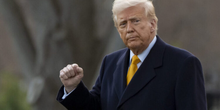 Τραμπ για δασμούς: «Κρατάτε γερά, το αποτέλεσμα θα είναι ιστορικό» – Μπαράζ αντιδράσεων, σε σοκ οι αγορές