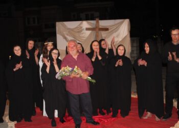 Πλήθος κόσμου στο θεατρικό δρώμενο “Θρήνον συνεκίνει…” στο προαύλιο του Ι.Ν. Αγίου Αθανασίου