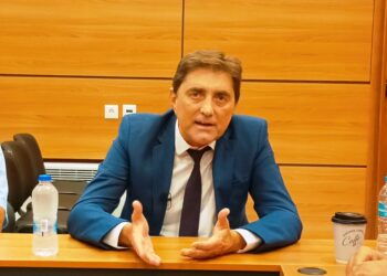 Κώστας Καρπέτας: Η Περιφέρεια ξοδεύει εκατομμύρια, αλλά ο τουρισμός μειώνεται