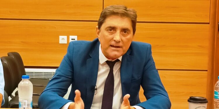 Κώστας Καρπέτας: Η Περιφέρεια ξοδεύει εκατομμύρια, αλλά ο τουρισμός μειώνεται