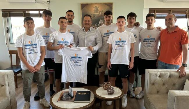 Βράβευσε τους αθλητές του Λέοντα Μεσολογγίου για τη διάκρισή τους στο Πανελλήνιο Πρωτάθλημα Εφήβων ο Δήμαρχος