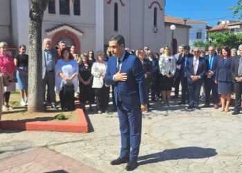 Σε κλίμα συγκίνησης τελέστηκε στα Καλύβια το Επίσημο Μνημόσυνο στη μνήμη των συμπατριωτων