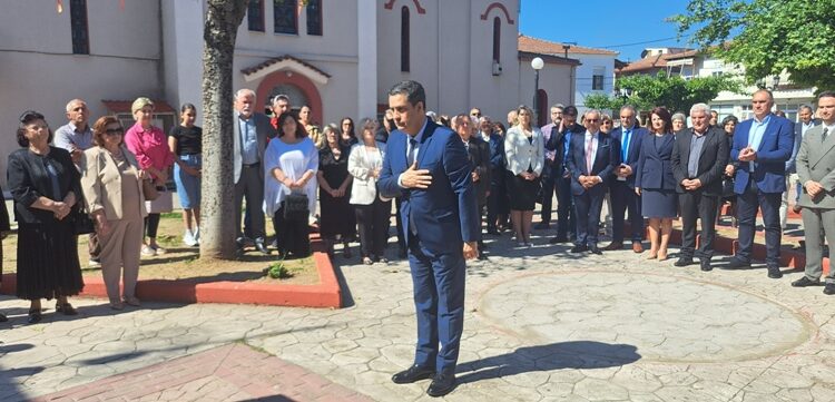 Σε κλίμα συγκίνησης τελέστηκε στα Καλύβια το Επίσημο Μνημόσυνο στη μνήμη των συμπατριωτων