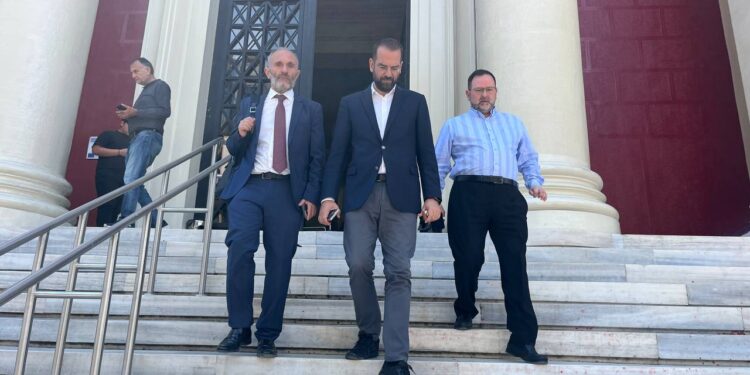 Στην Εισαγγελία ο Περιφερειάρχης, Ν. Φαρμάκης και ο Αντιπεριφερειάρχης Ν. Κοροβέσης, μετά από τον εντοπισμό ευρημάτων στον εσωτερικό έλεγχο του Τμήματος Μεταφορών Αμαλιάδας